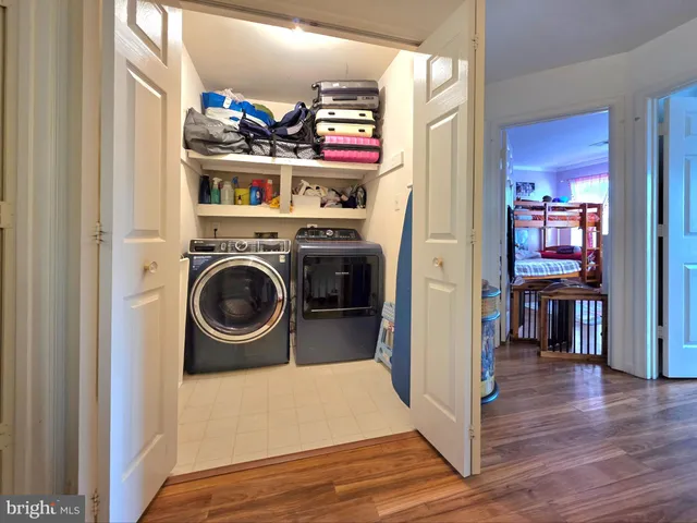 a view of a bedroom with washer and dryer