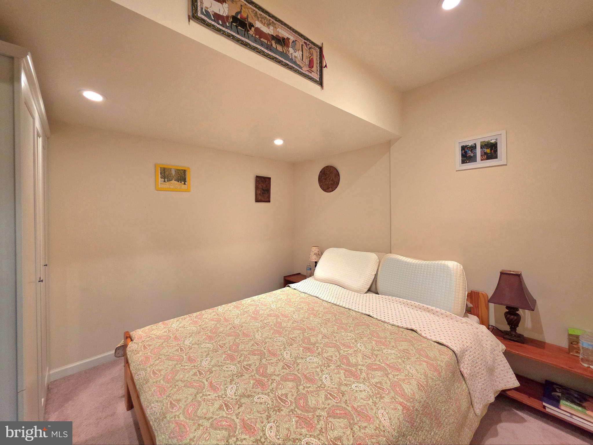 2826 Roesh Way Vienna, VA 22181 - Photo 26 of 36 a bedroom with a bed and a closet