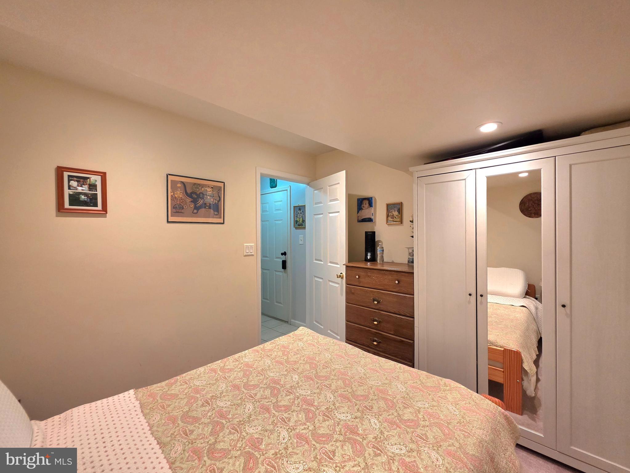 2826 Roesh Way Vienna, VA 22181 - Photo 27 of 36 a bedroom with a bed and a bathroom