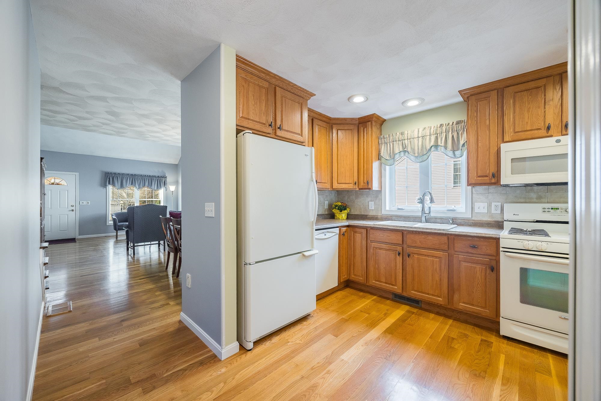 44 Hadleigh Road Windham, NH 03087 - Photo 13 of 47