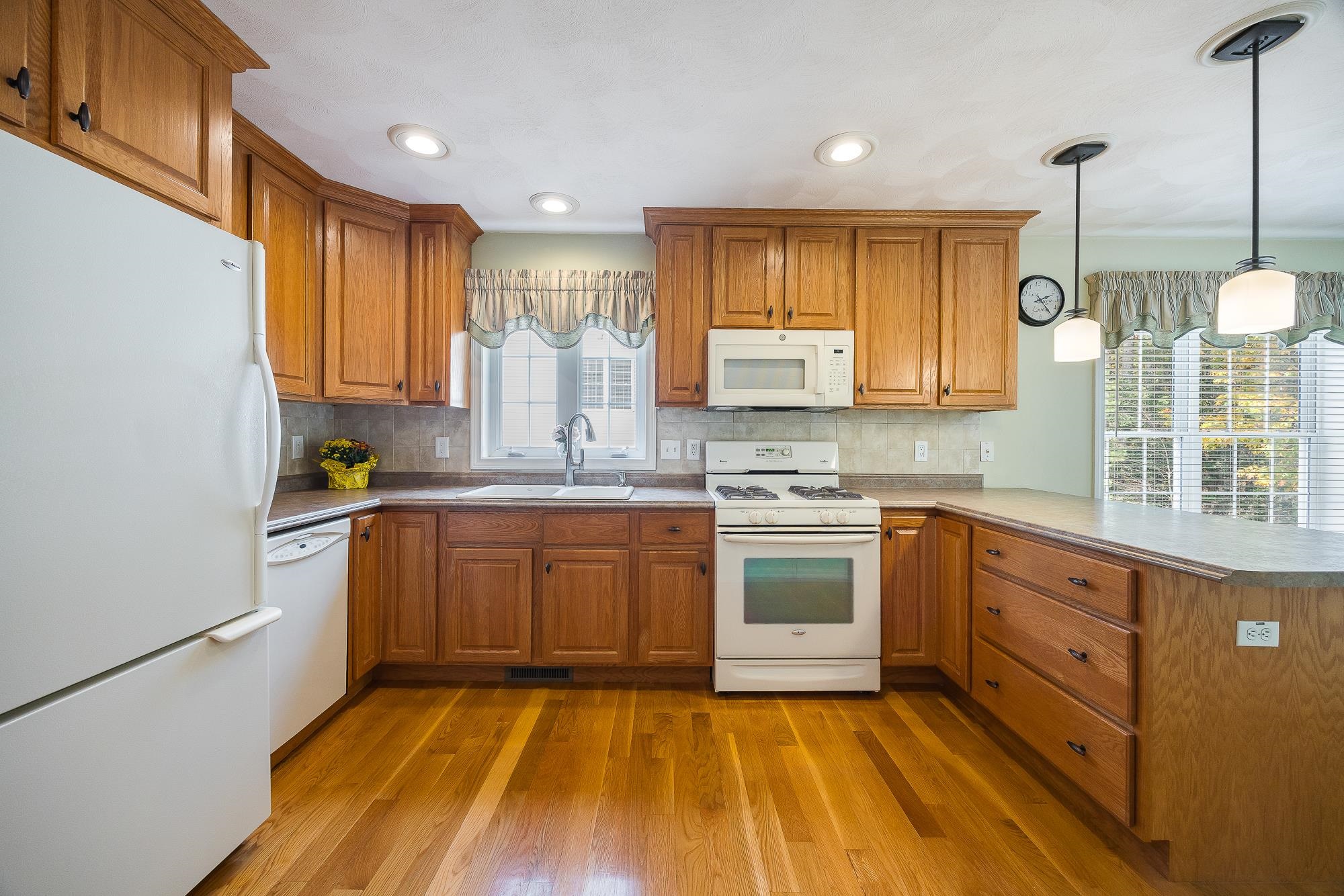 44 Hadleigh Road Windham, NH 03087 - Photo 14 of 47