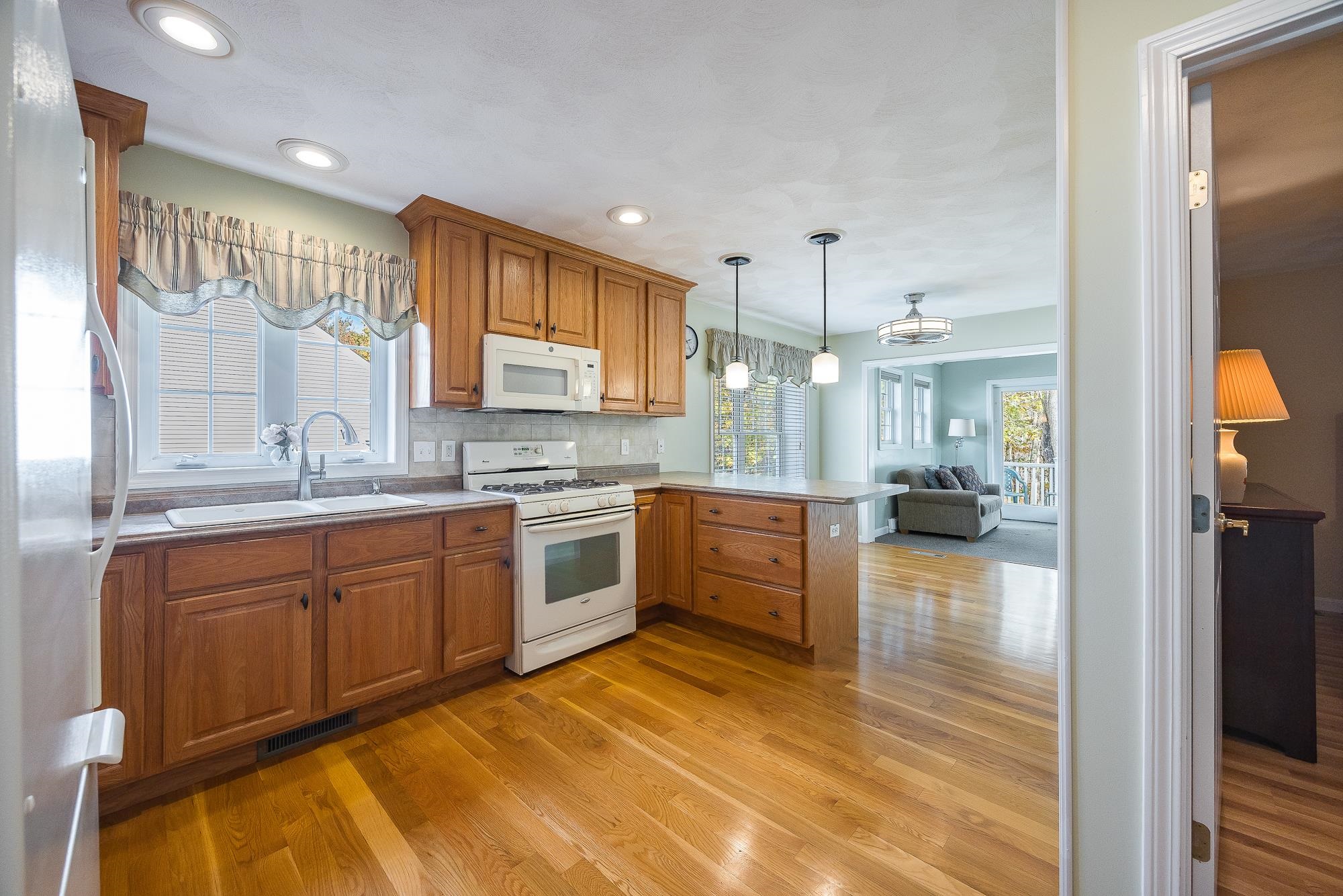 44 Hadleigh Road Windham, NH 03087 - Photo 15 of 47