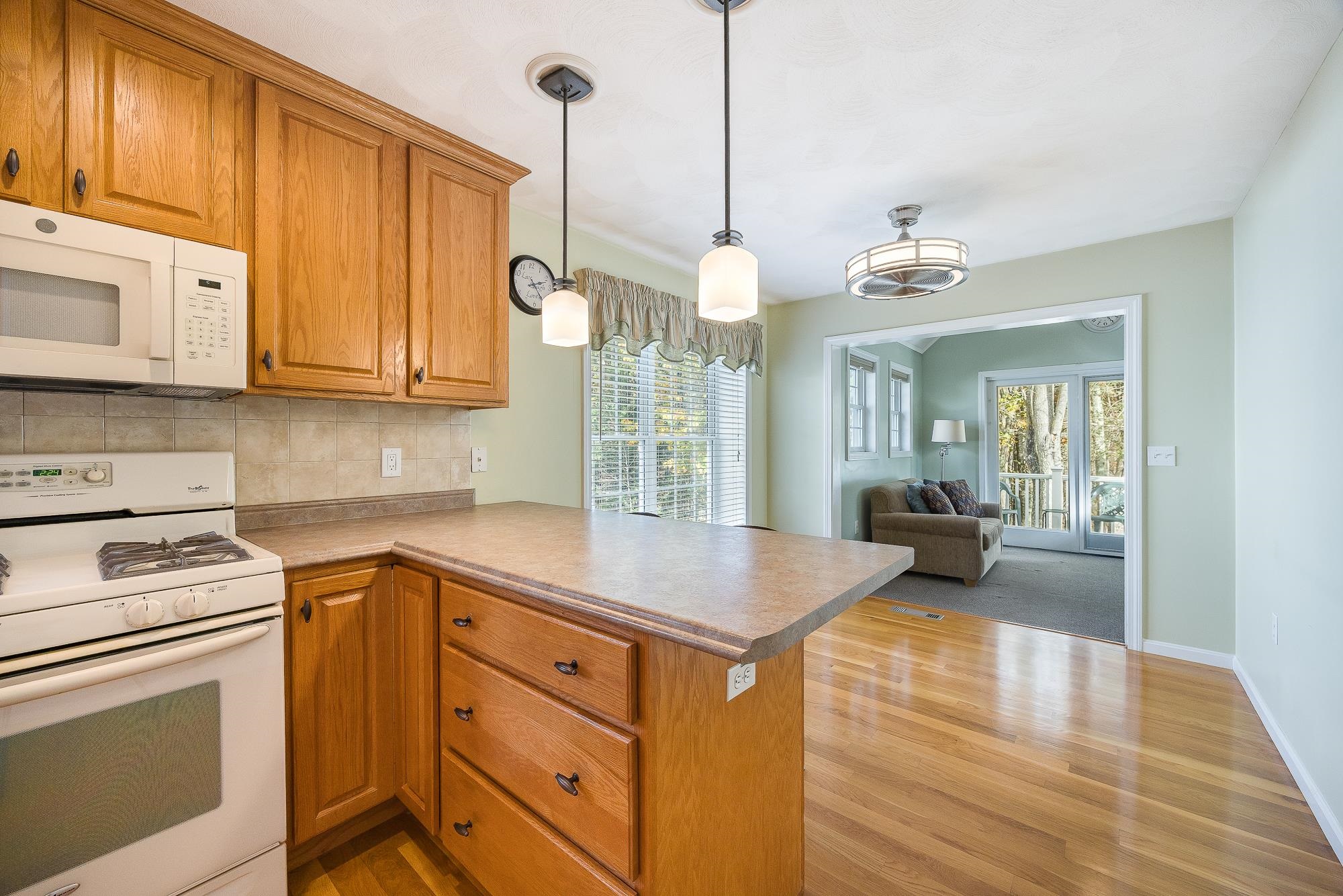 44 Hadleigh Road Windham, NH 03087 - Photo 16 of 47