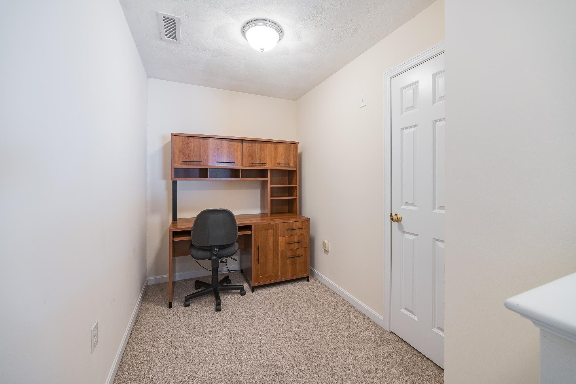 44 Hadleigh Road Windham, NH 03087 - Photo 28 of 47