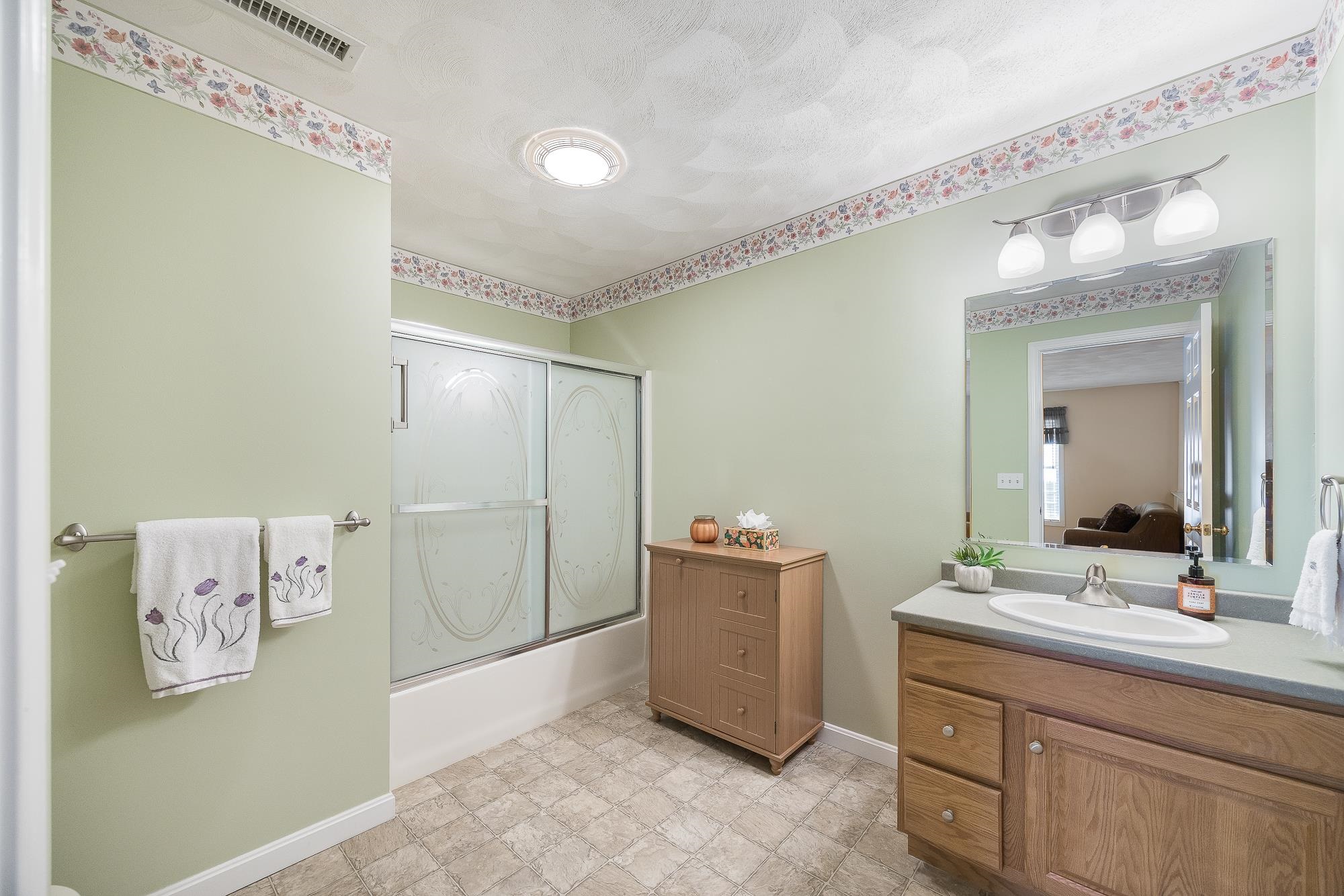 44 Hadleigh Road Windham, NH 03087 - Photo 32 of 47