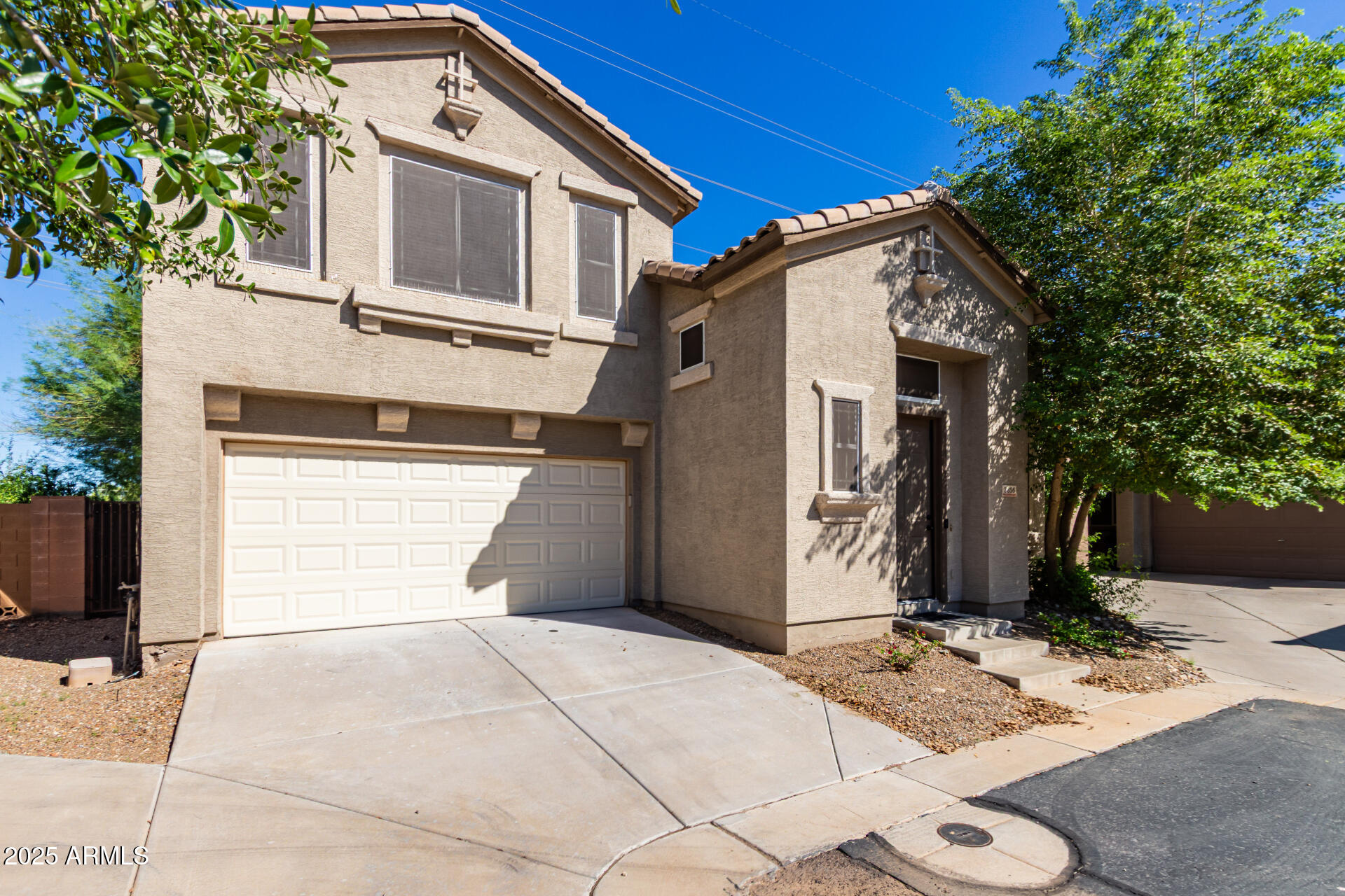 3856 East Minton Street Phoenix, AZ 85042 - Photo 3 of 28 03-Minton