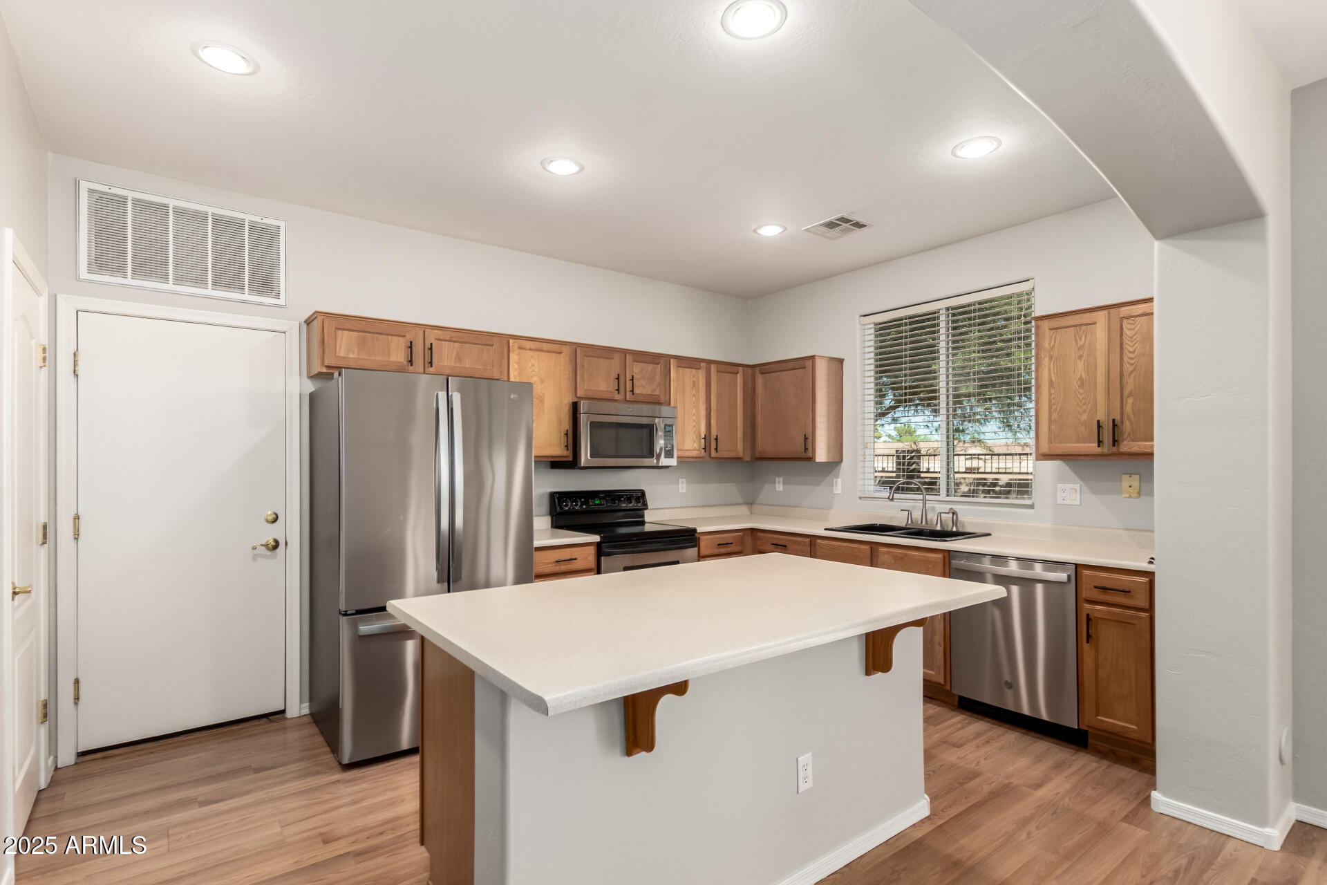 3856 East Minton Street Phoenix, AZ 85042 - Photo 8 of 28 08-Minton