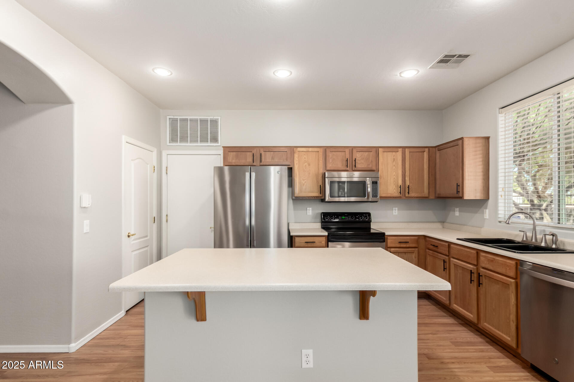 3856 East Minton Street Phoenix, AZ 85042 - Photo 9 of 28 09-Minton