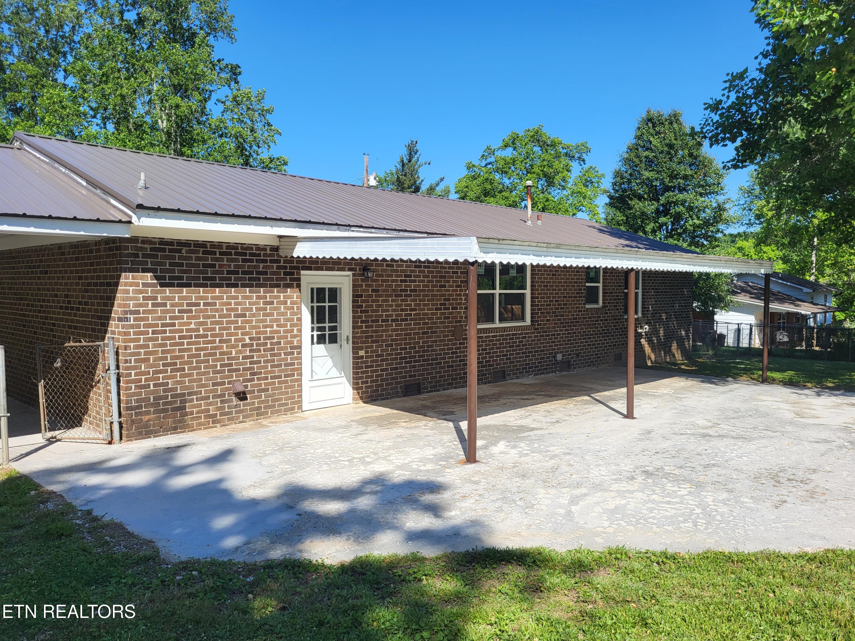 129 Azalea Avenue Dayton, TN 37321 - Photo 4 of 27 Back