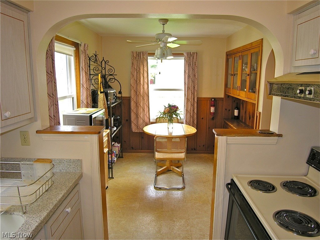 4162 Wilmington Road Cleveland, OH 44121 - Photo 10 of 27