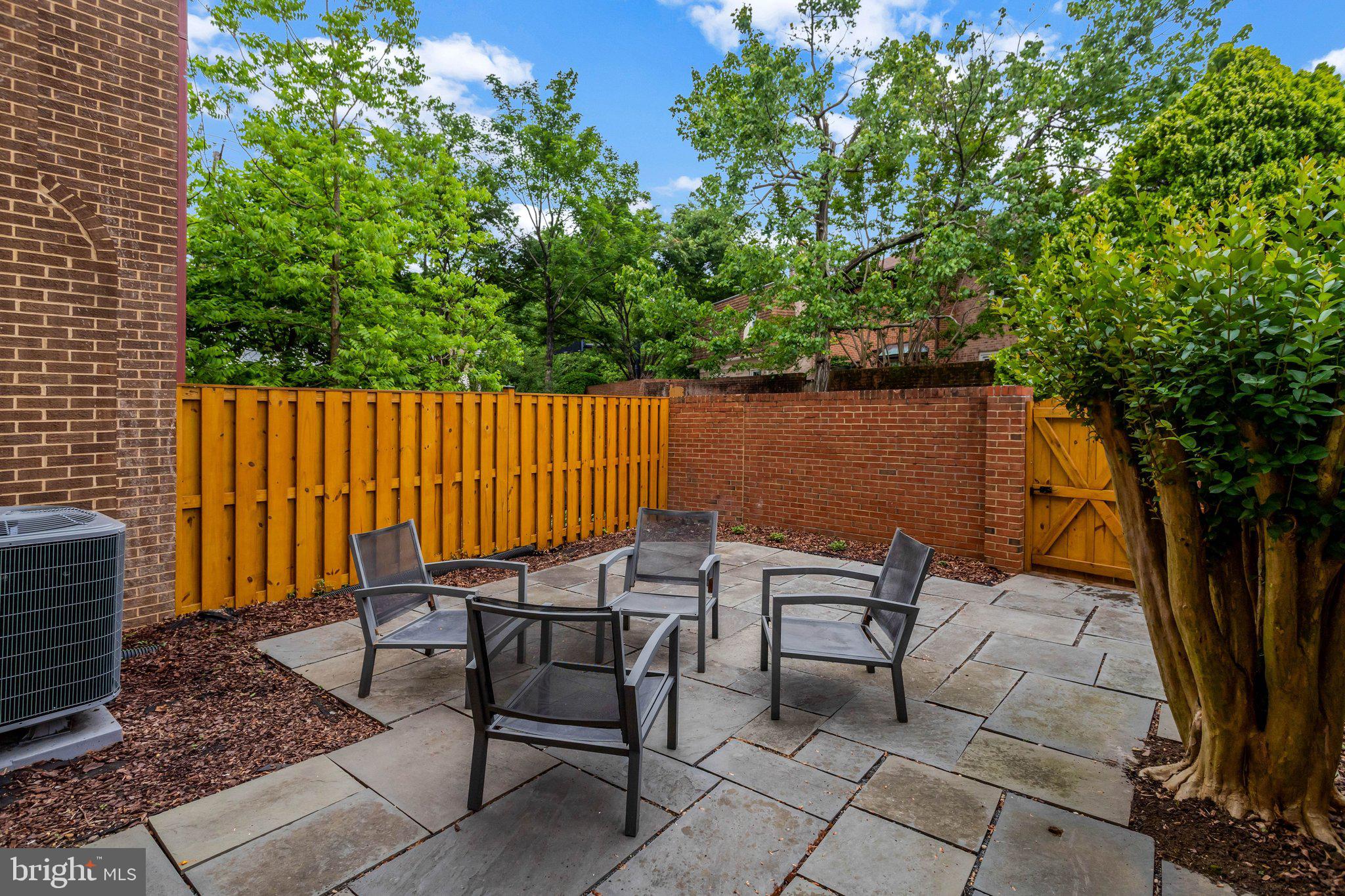 2225 North Tuckahoe Street Arlington, VA 22205 - Photo 33 of 37 a backyard of a house with table and chairs