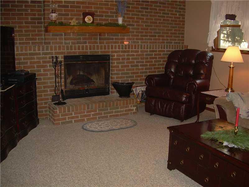 3387 Shaffer Road Ellwood City, PA 16117 - Photo 13 of 22 Den/Family/Great Room.