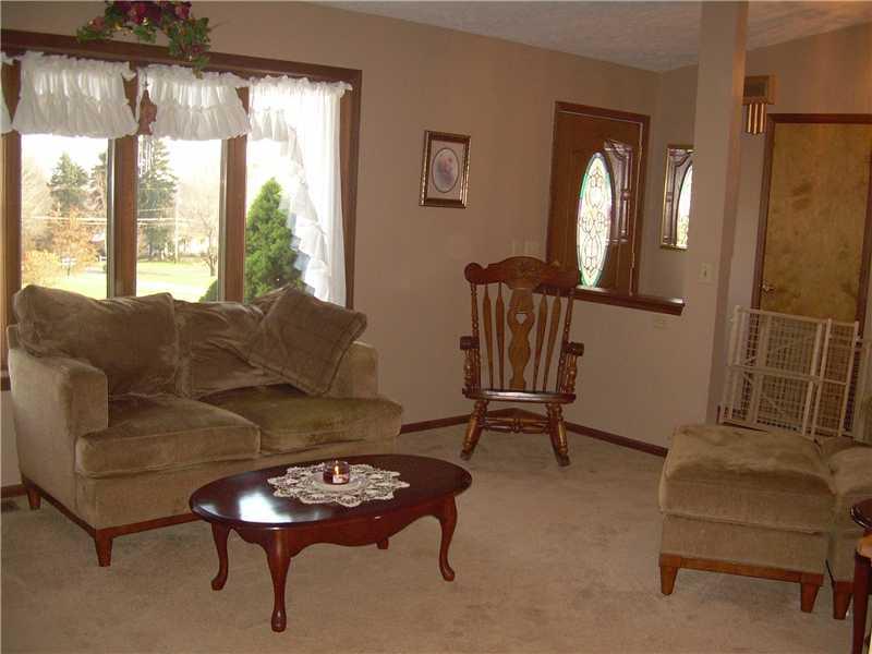 3387 Shaffer Road Ellwood City, PA 16117 - Photo 3 of 22 Living Room.