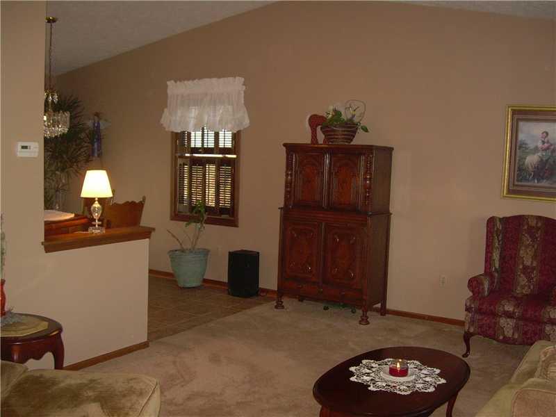 3387 Shaffer Road Ellwood City, PA 16117 - Photo 4 of 22 Living Room.