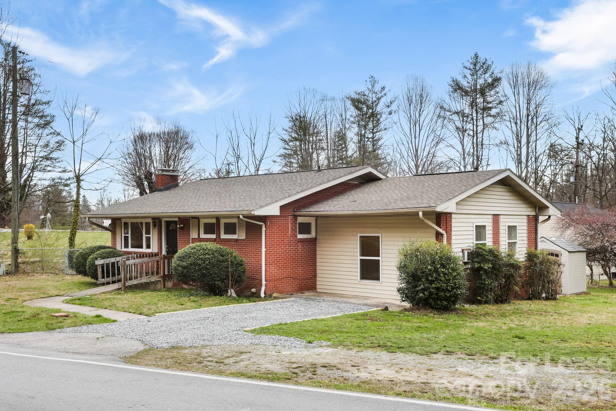 535 Nicholson Creek Road Brevard, NC 28712 - Photo 2 of 20