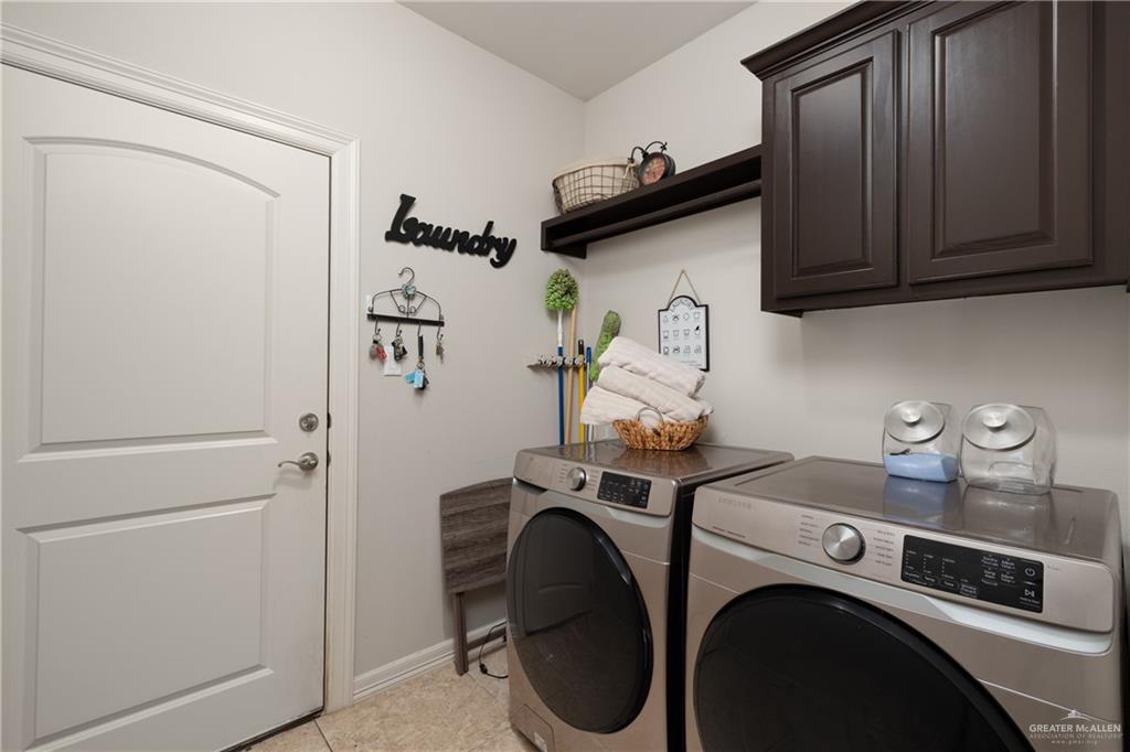 5007 June Court Edinburg, TX 78539 - Photo 13 of 14 a utility room with dryer and washer