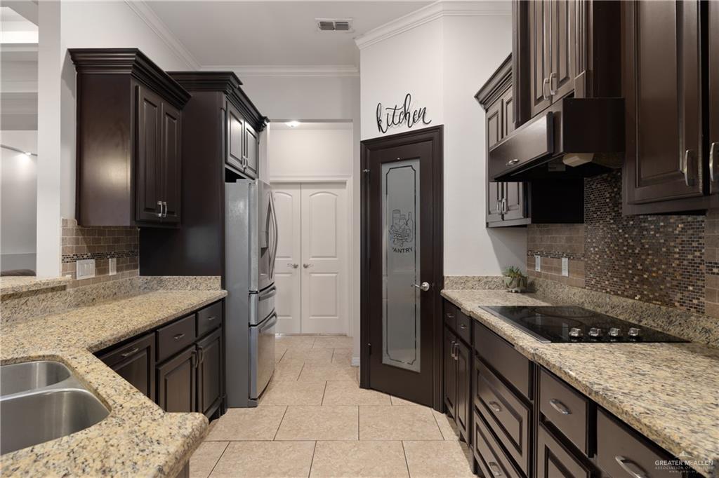 5007 June Court Edinburg, TX 78539 - Photo 7 of 14 a kitchen with a sink stove and refrigerator