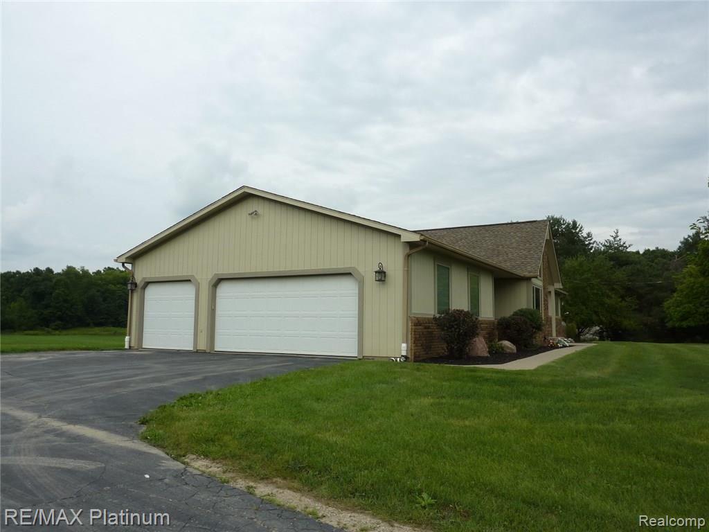 12225 Rohn Road Fenton, MI 48430 - Photo 15 of 27 P1100886.JPG