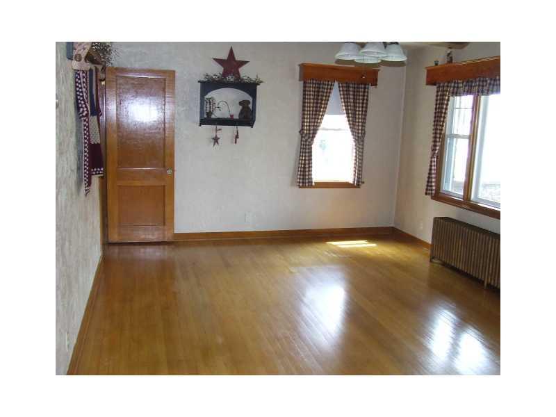 1234 Mission Road Latrobe, PA 15650 - Photo 4 of 16 Living Room.