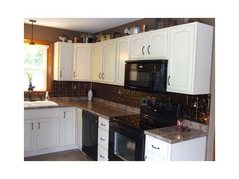 1234 Mission Road Latrobe, PA 15650 - Photo 8 of 16 Kitchen.