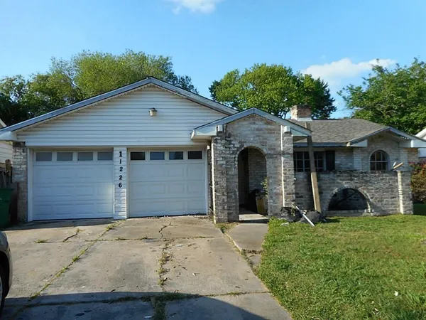 $2,000 | 11226 Concho Street, Houston, TX 77072