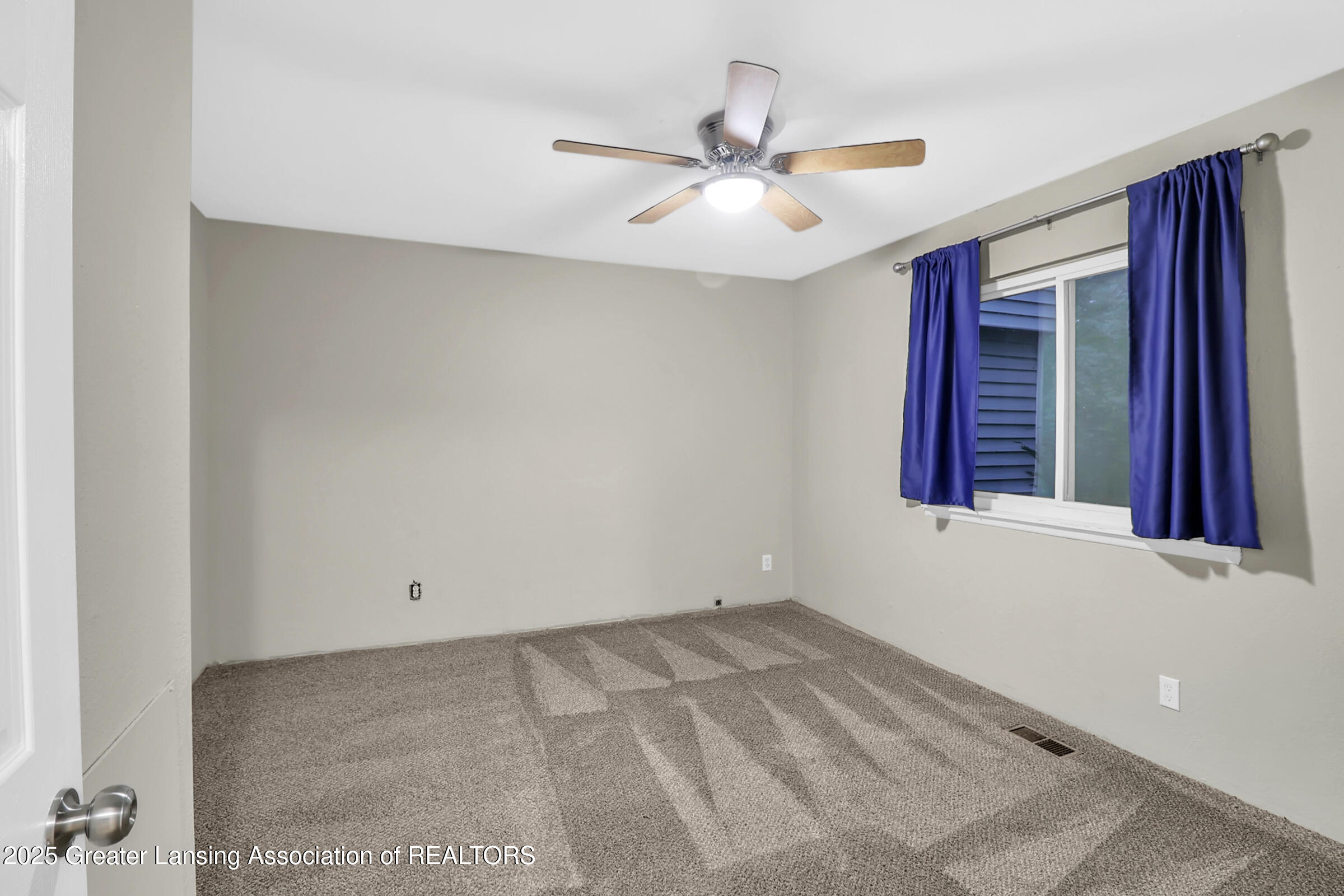 3938 Hunters Ridge Drive, Unit 1 Lansing, MI 48911 - Photo 12 of 26 IMG_6409