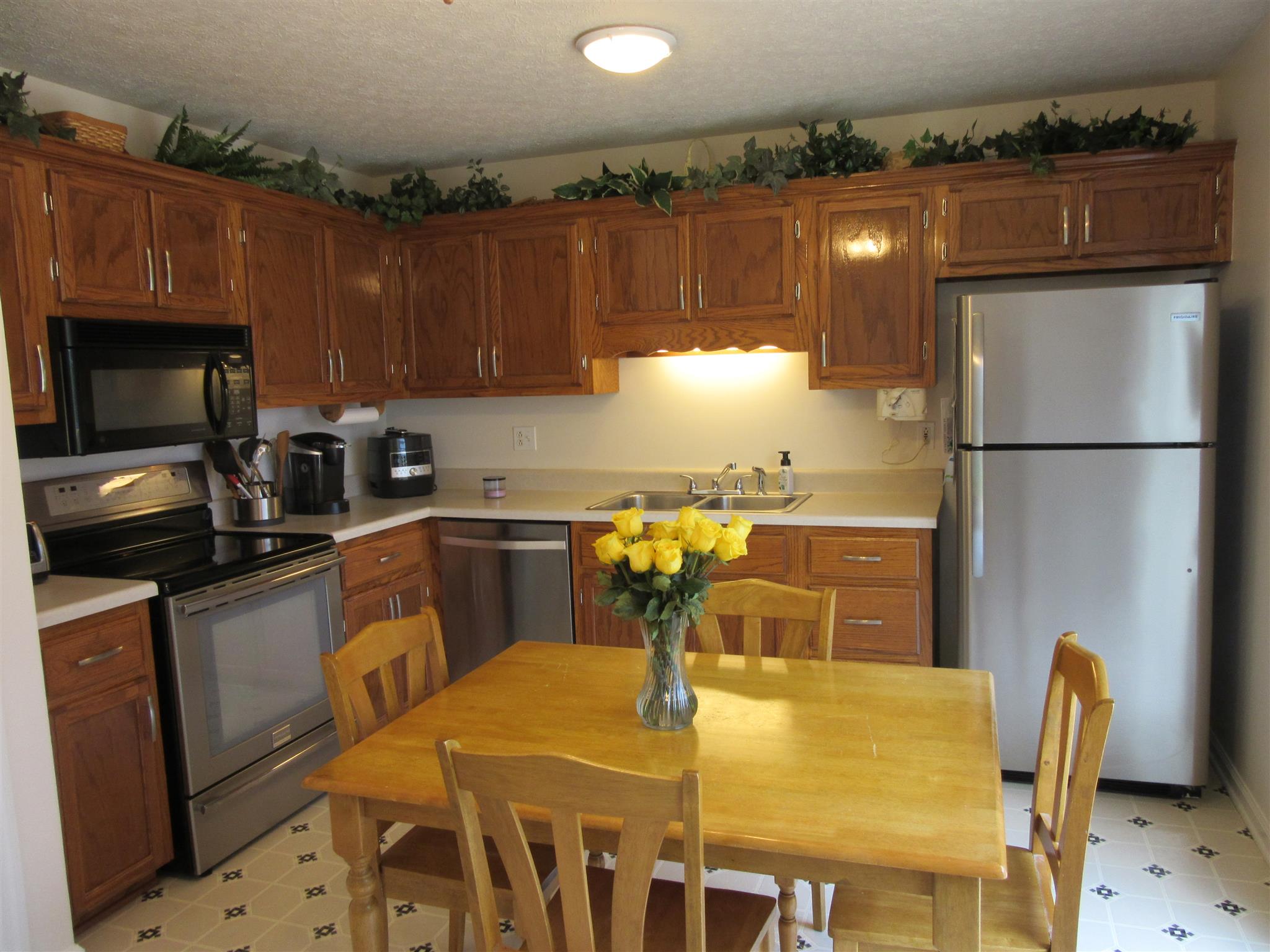 3629 Kelton Jackson Road Springfield, TN 37172 - Photo 4 of 12 Kitchen with lots of storage and all stainless appliances remain.