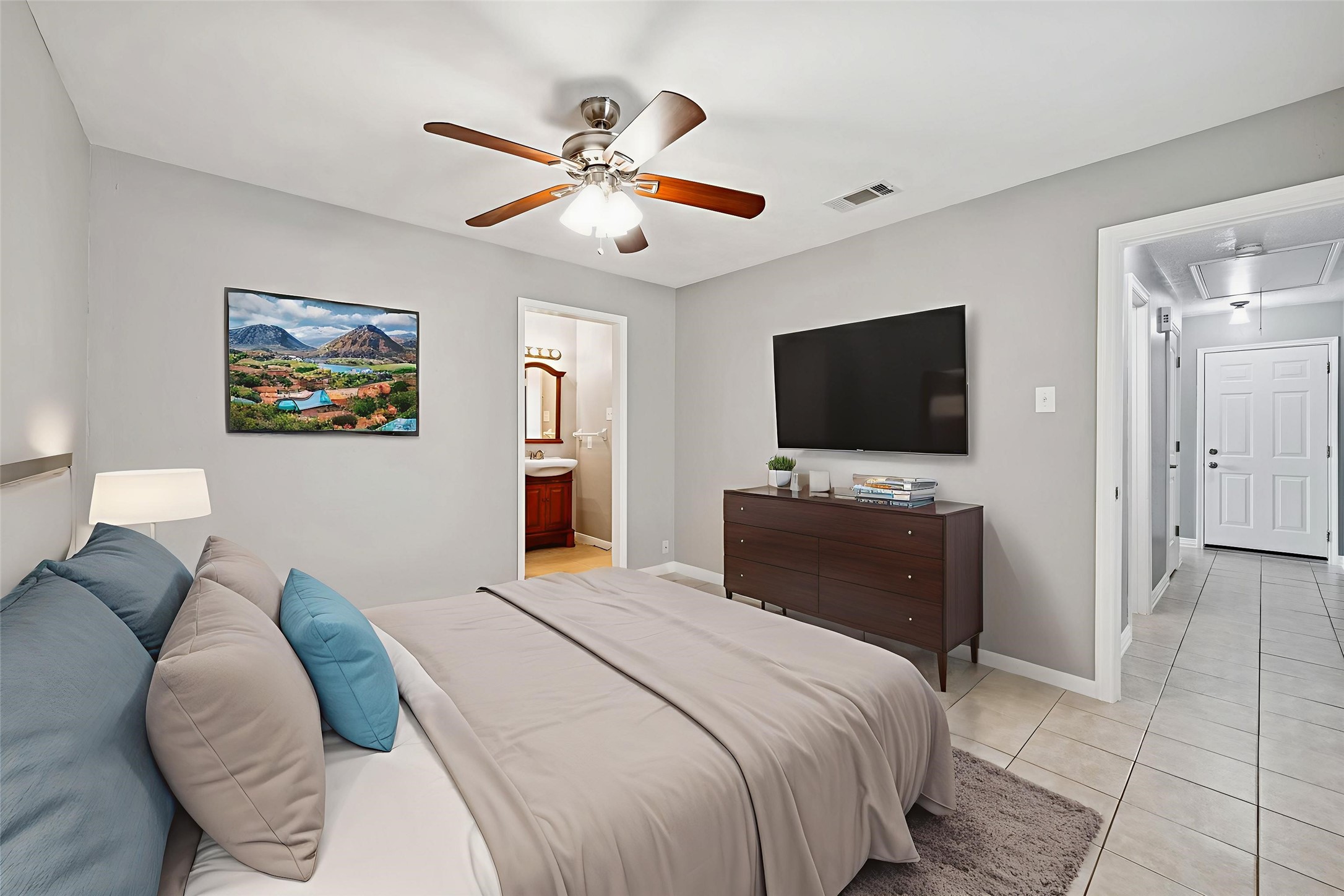 3908 Colorado Avenue Dickinson, TX 77539 - Photo 11 of 25 Virtually Staged Primary Bedroom