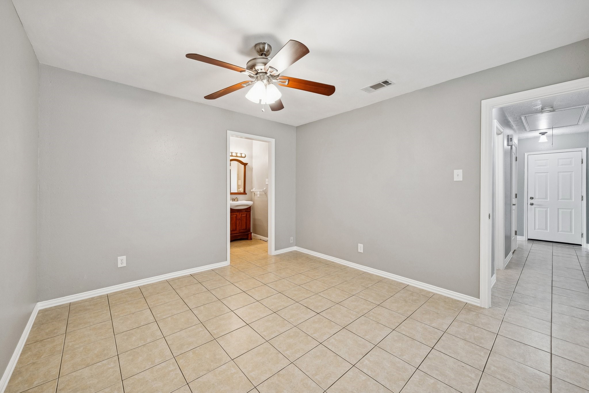 3908 Colorado Avenue Dickinson, TX 77539 - Photo 12 of 25 Primary Bedroom