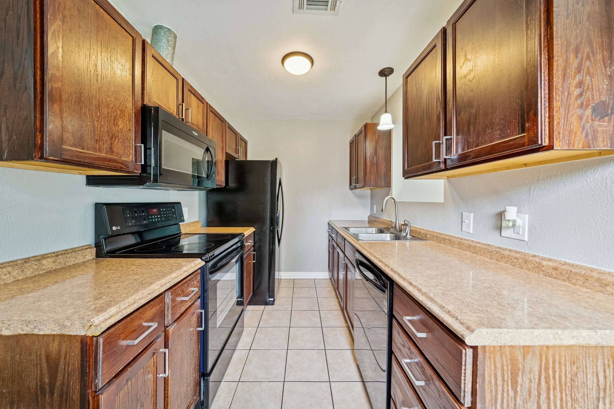 3908 Colorado Avenue Dickinson, TX 77539 - Photo 5 of 25