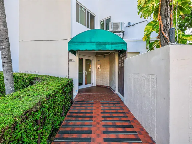 a view of a backyard with plants