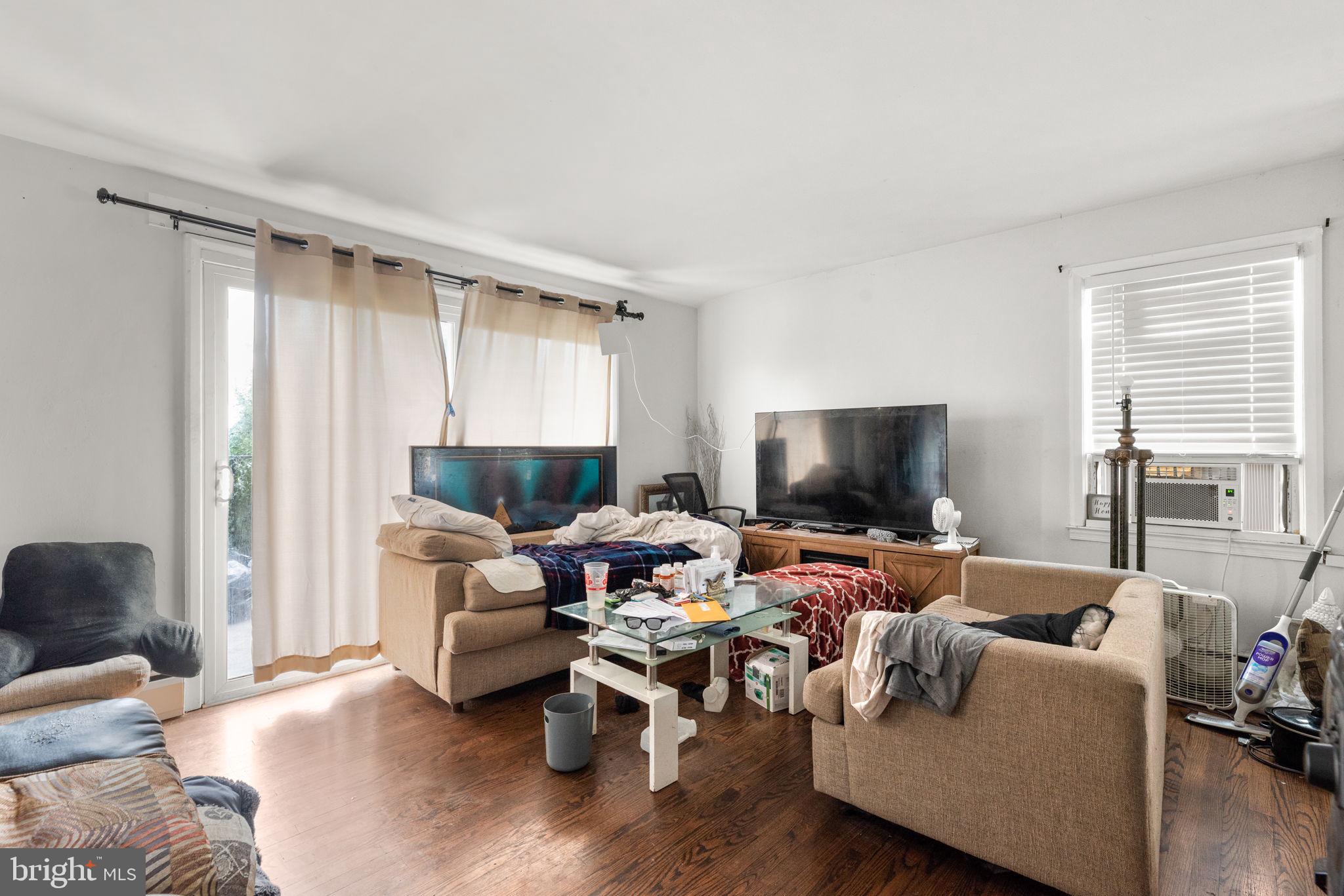 5102 Hillwell Road Baltimore, MD 21229 - Photo 4 of 19 Gallery Image 4