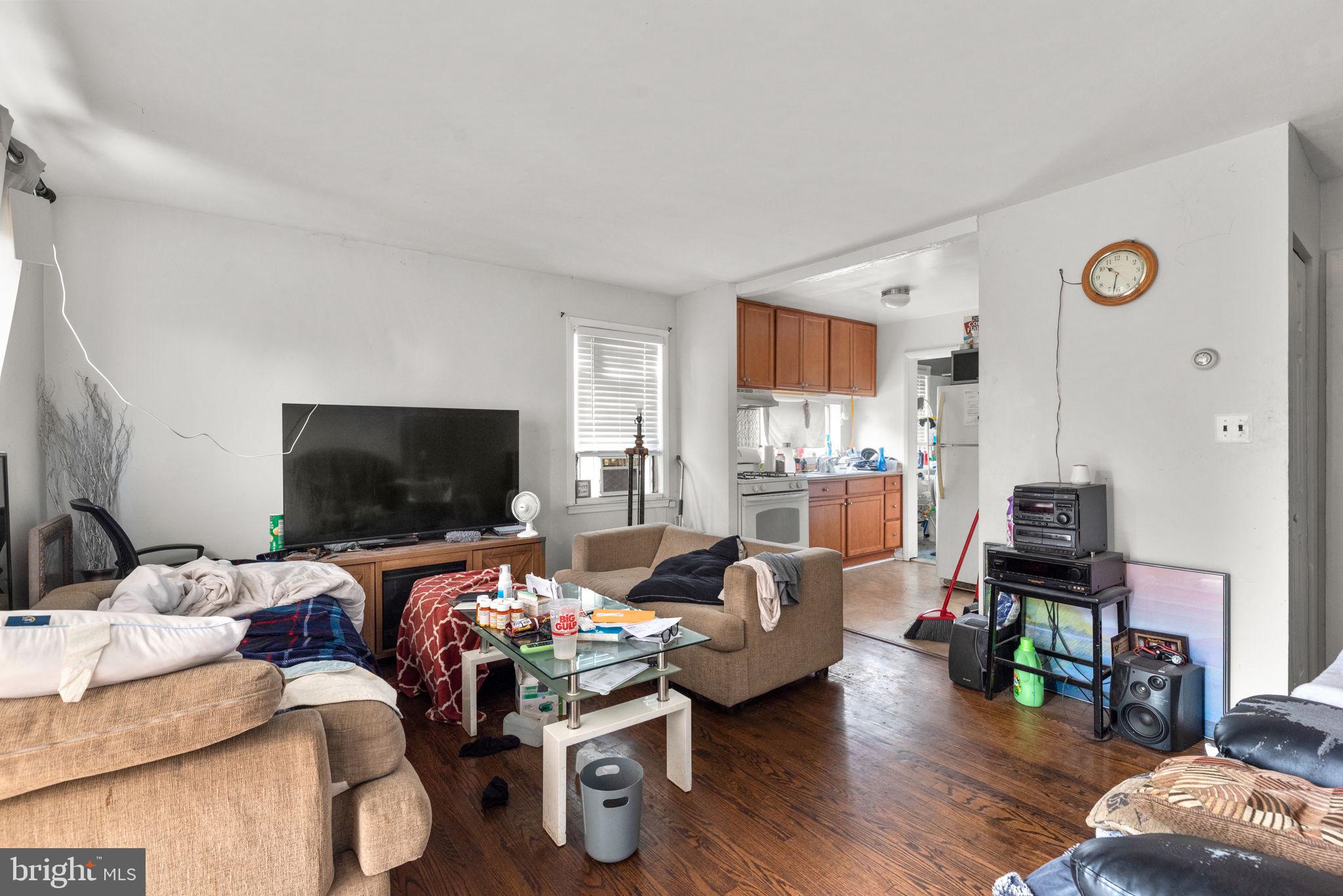 5102 Hillwell Road Baltimore, MD 21229 - Photo 5 of 19 Gallery Image 5