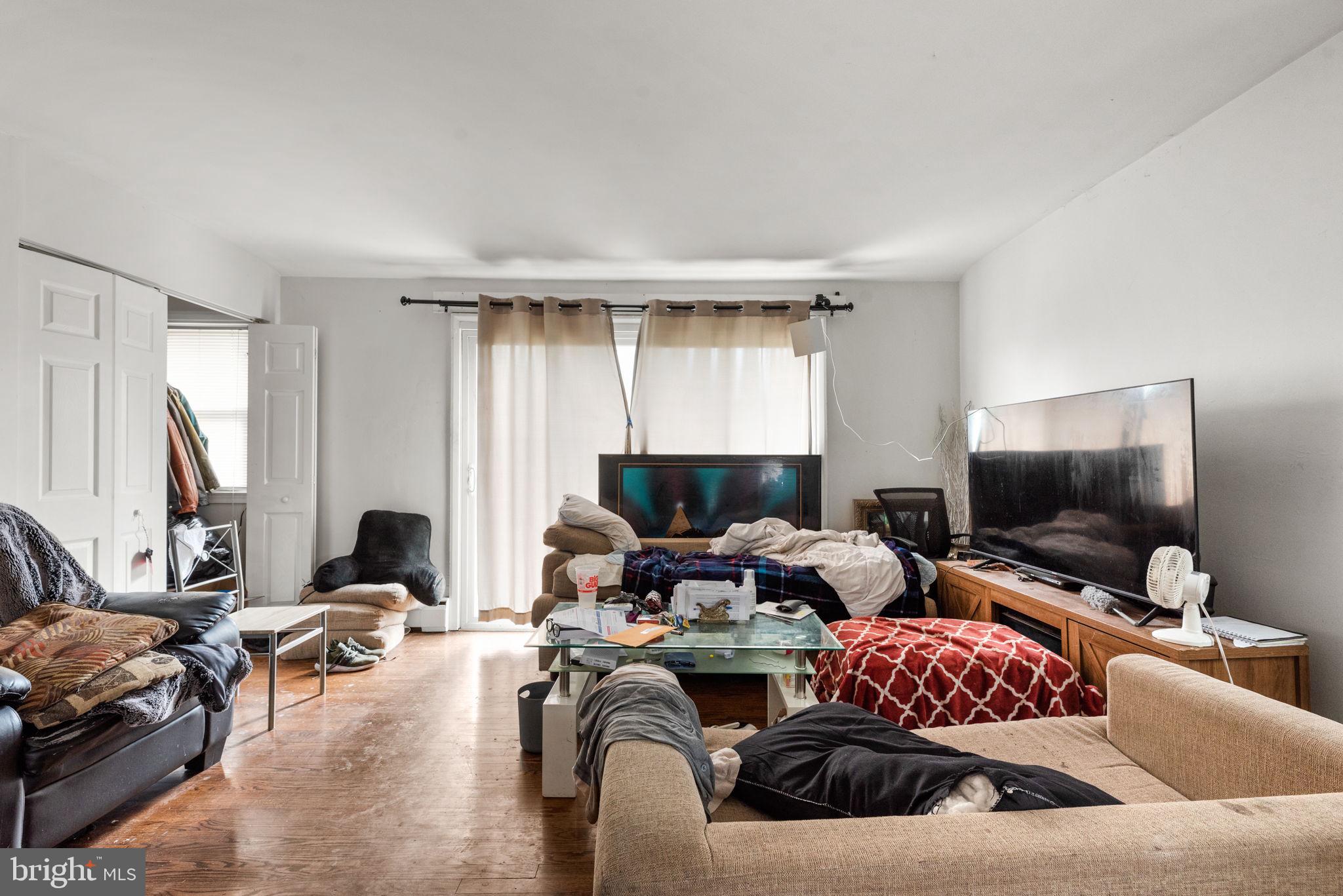 5102 Hillwell Road Baltimore, MD 21229 - Photo 6 of 19 Gallery Image 6