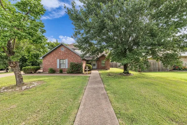 $245,000 | 115 Turtle Cove Drive, Elm Mott, TX 76640