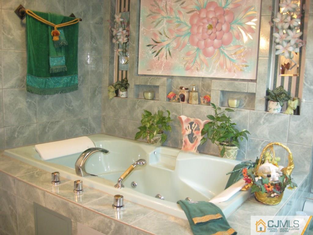 194 Midfield Road Colonia, NJ 07067 - Photo 17 of 25 a bath tub sitting next to a bathroom sink