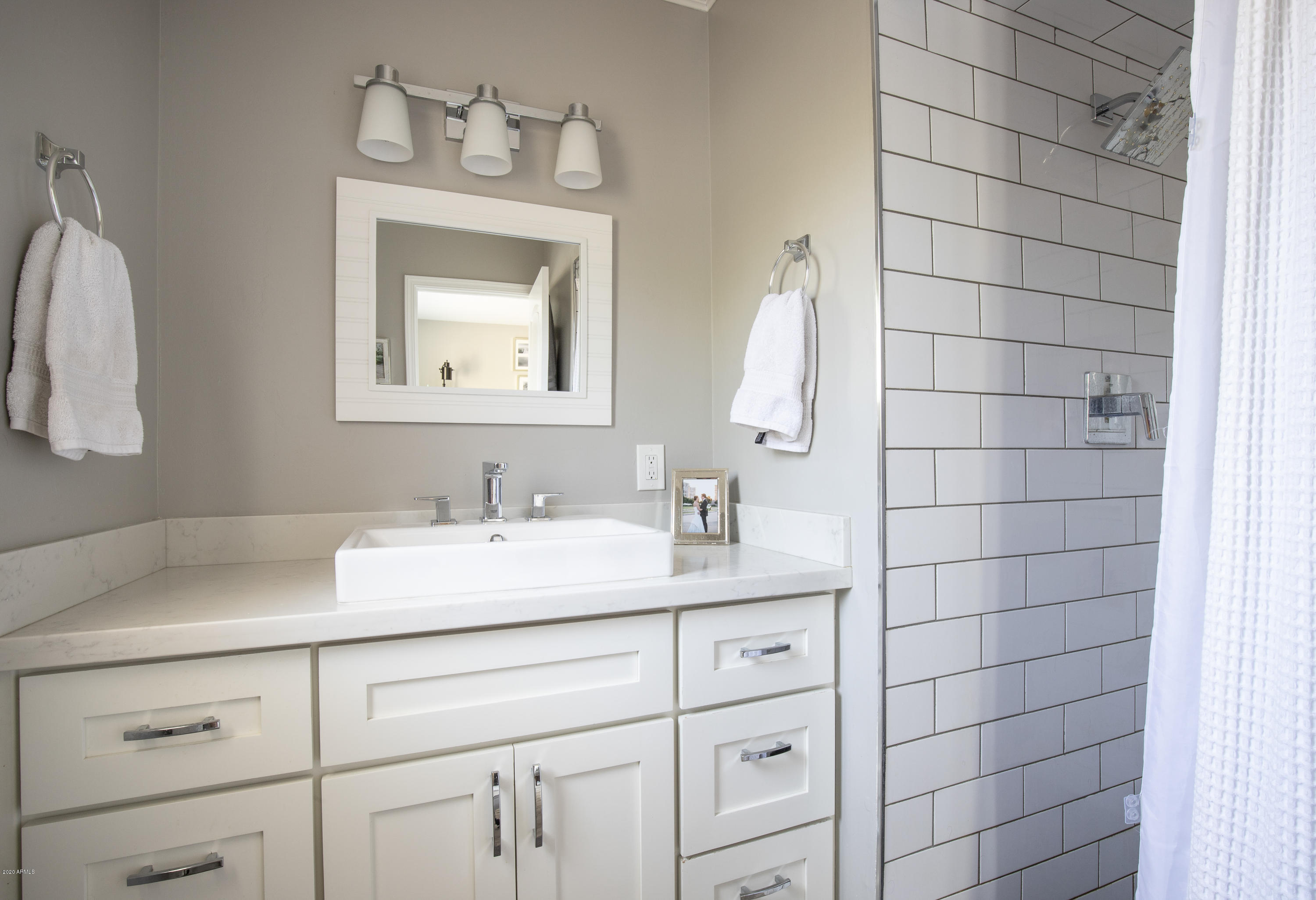 902 East Rovey Avenue Phoenix, AZ 85014 - Photo 16 of 24 Luxurious Touches!