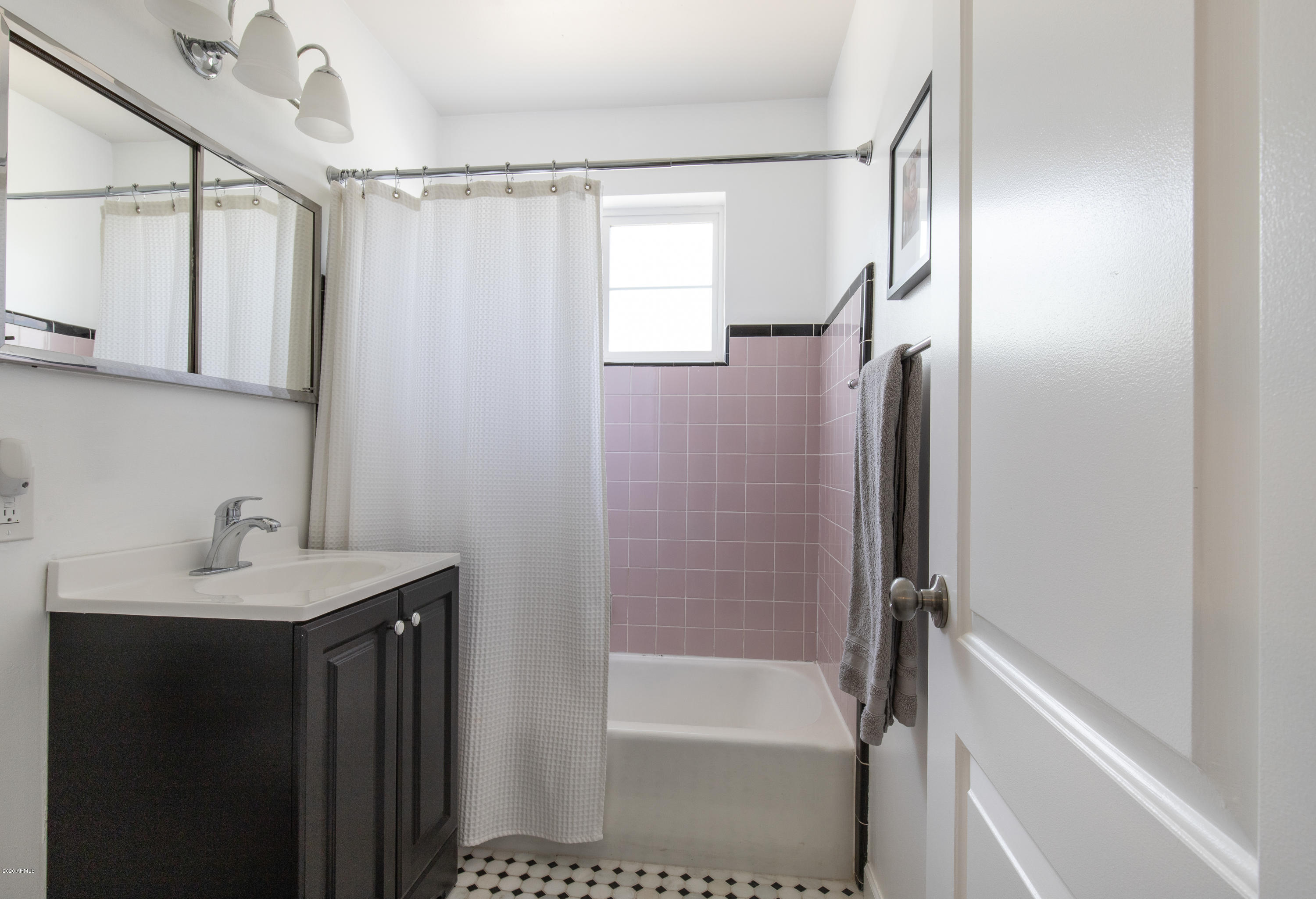 902 East Rovey Avenue Phoenix, AZ 85014 - Photo 20 of 24 Full Private Bath