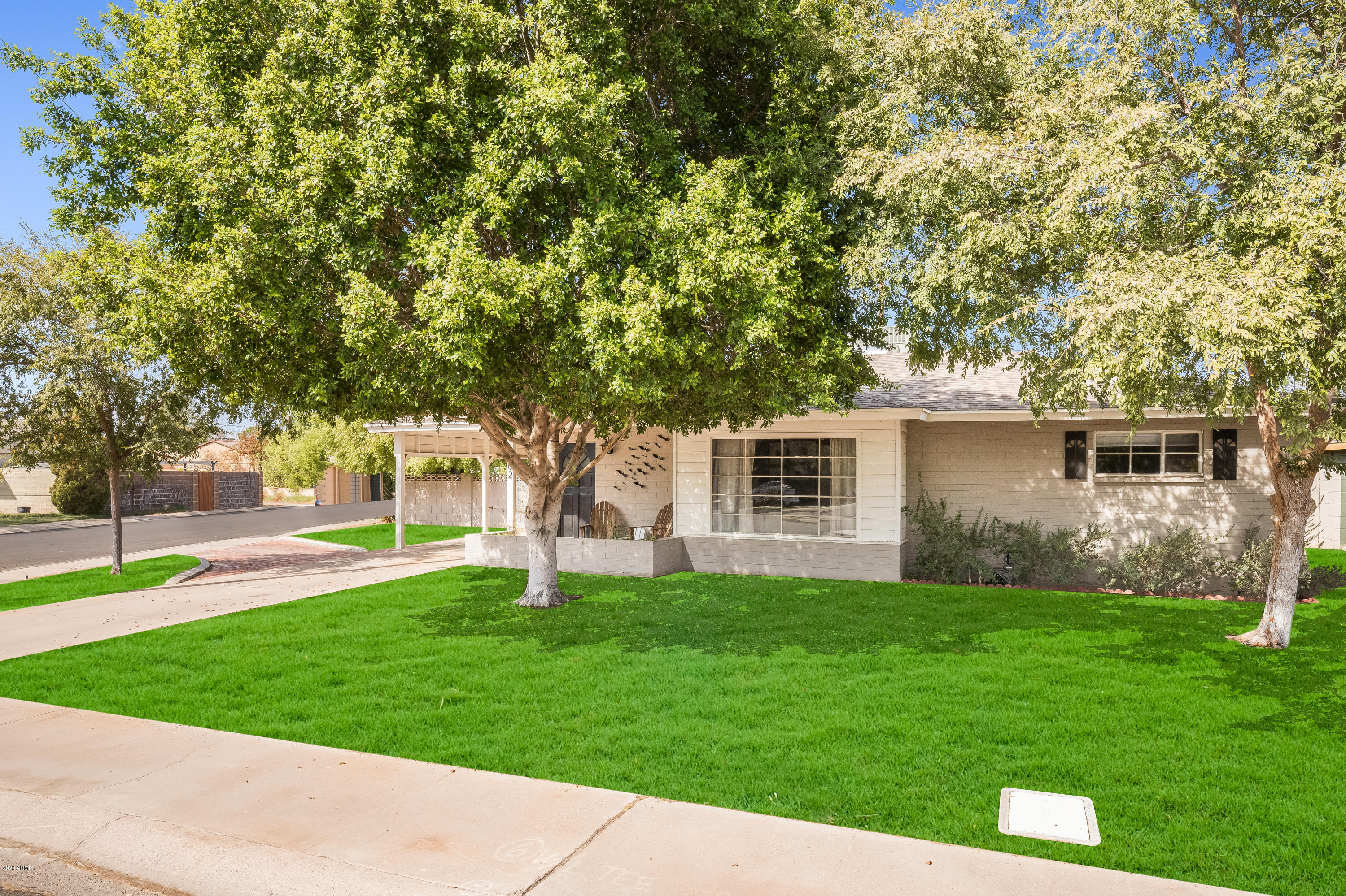 902 East Rovey Avenue Phoenix, AZ 85014 - Photo 3 of 24 Mature Landscaping