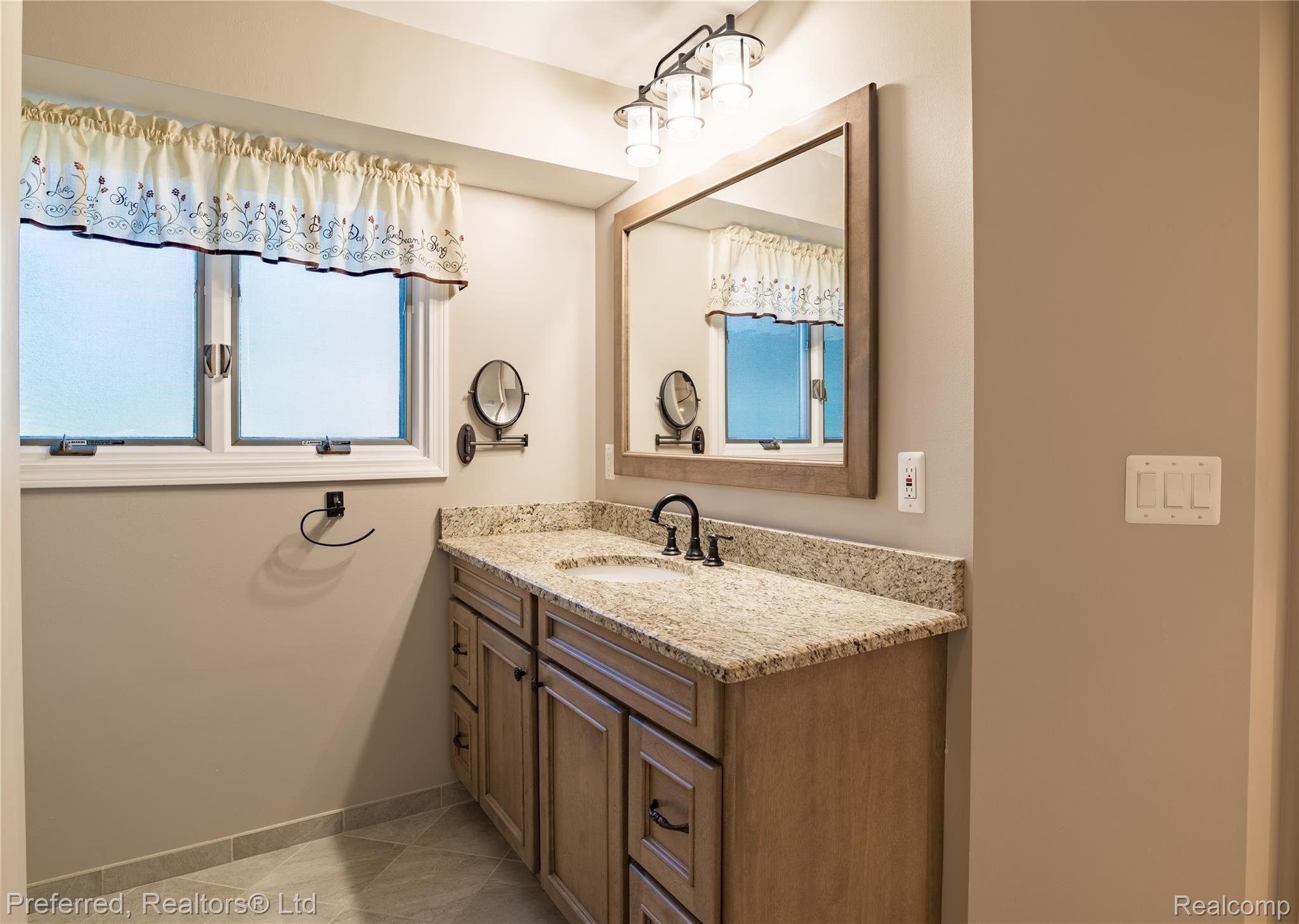 3864 Pleasant Valley Road Brighton, MI 48114 - Photo 35 of 45 3864 Pleasant Valley_Brighton-36.jpg