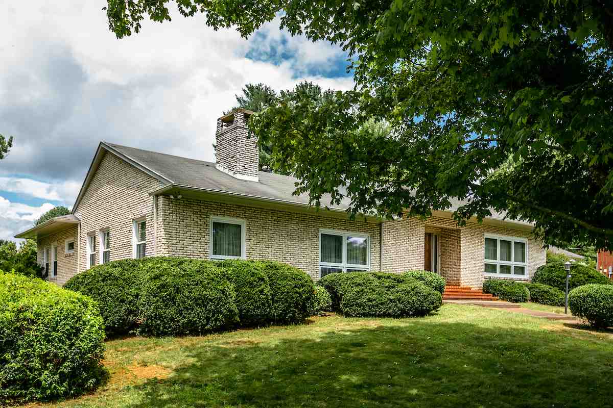 885 Shawnee Road Waynesboro, VA 22980 - Photo 2 of 50 Gallery Image 2