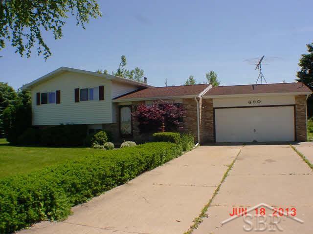 690 East Whitefeather Road Pinconning, MI 48650 - Photo 1 of 1 20366827.JPG