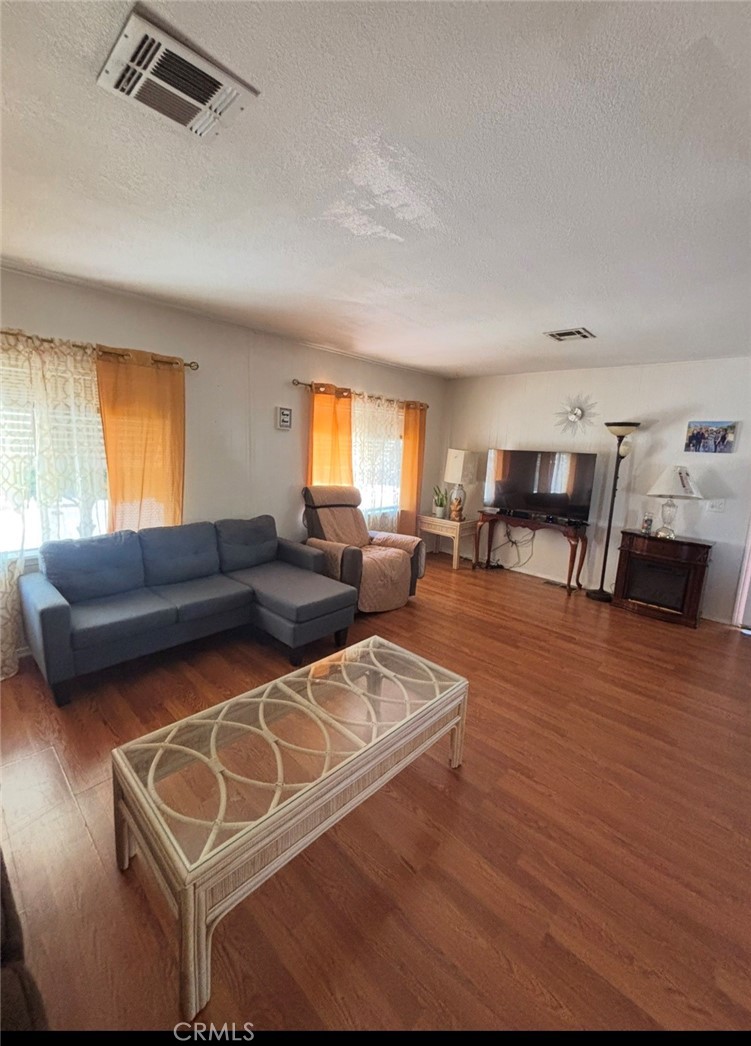 31130 South General Kearny Road, Unit 18 Temecula, CA 92591 - Photo 10 of 32 Living room