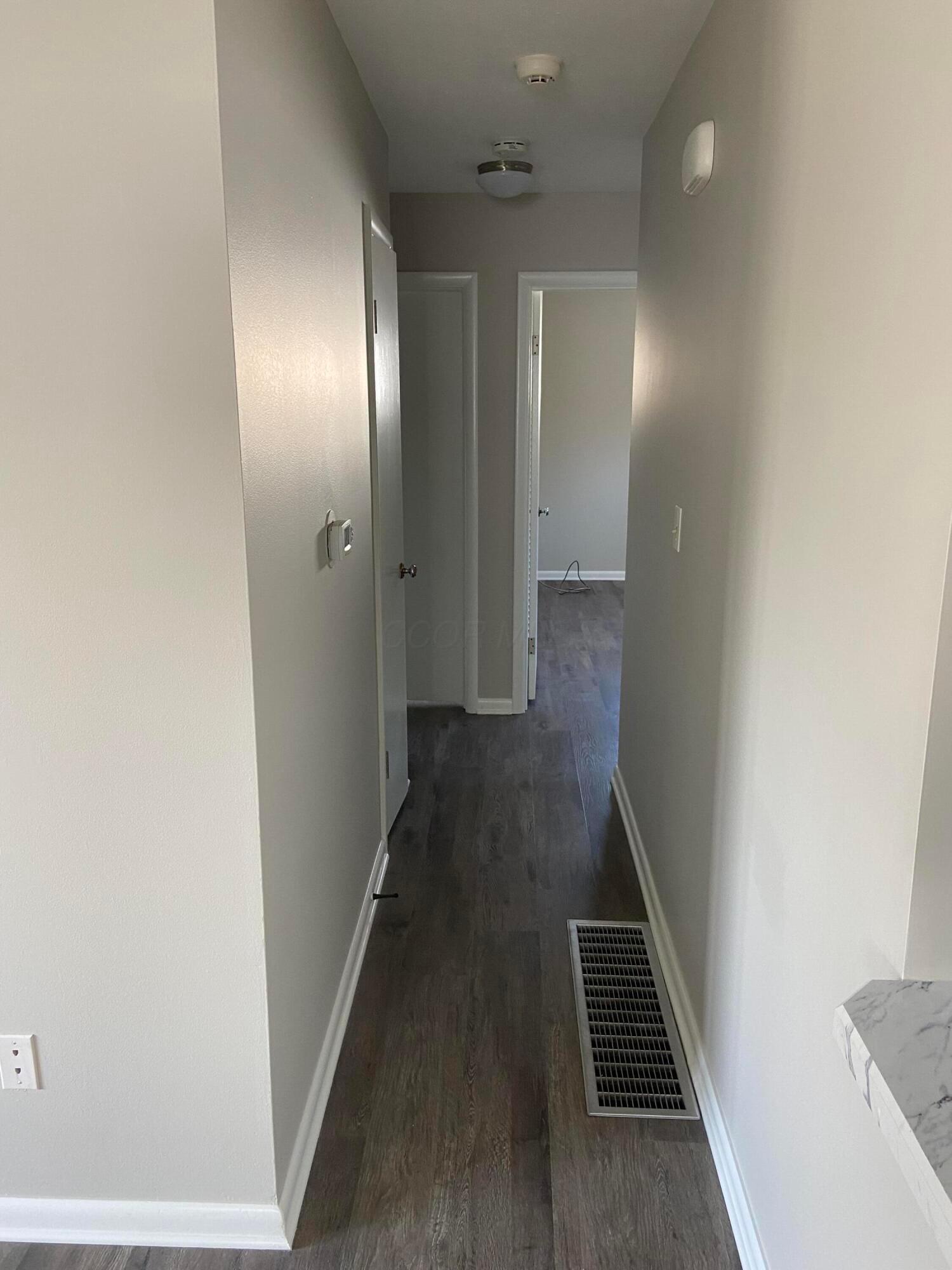 5318 Eisenhower Road Columbus, OH 43229 - Photo 14 of 27 hallway