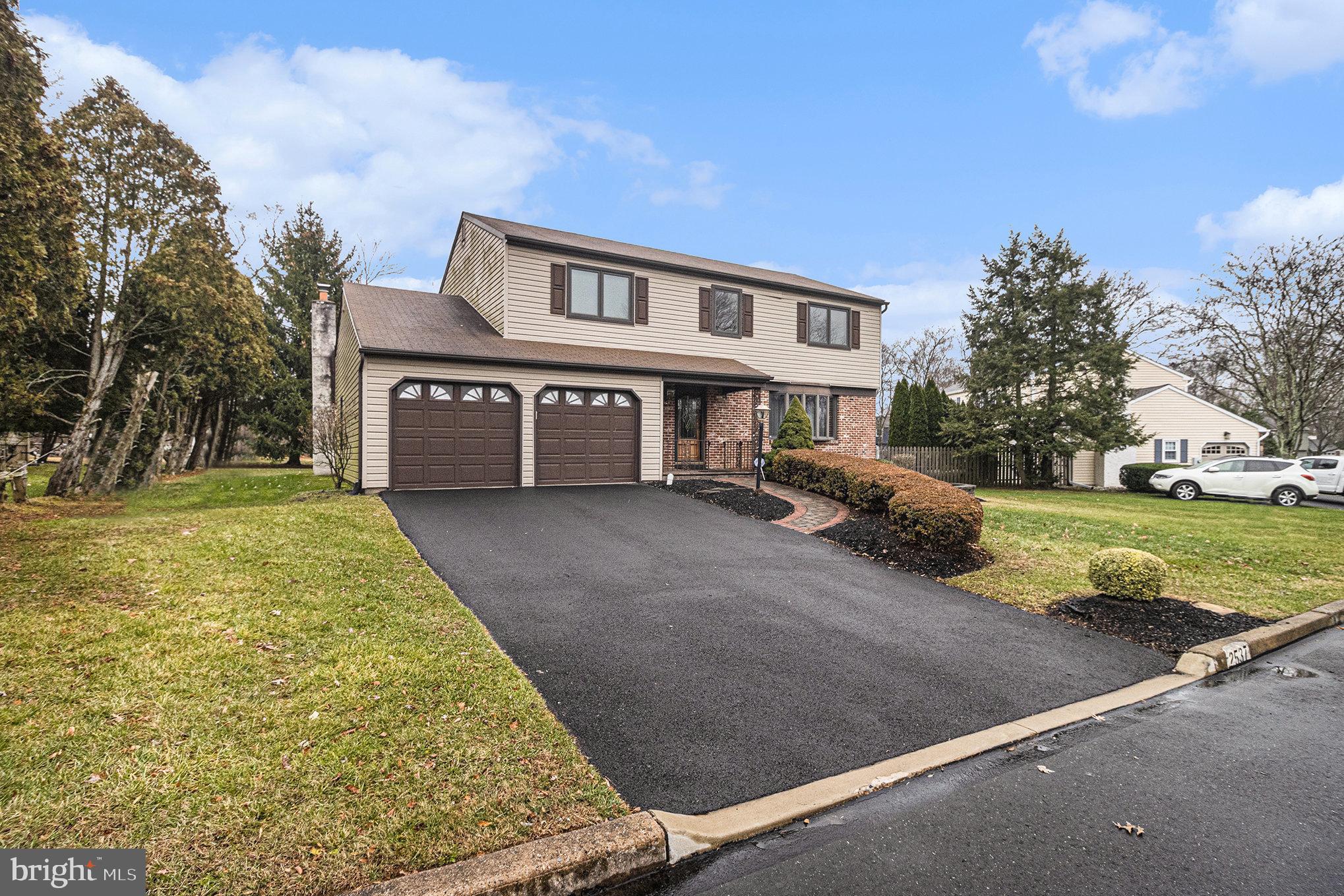 2537 Hamilton Court Warrington, PA 18976 - Photo 3 of 39 Front