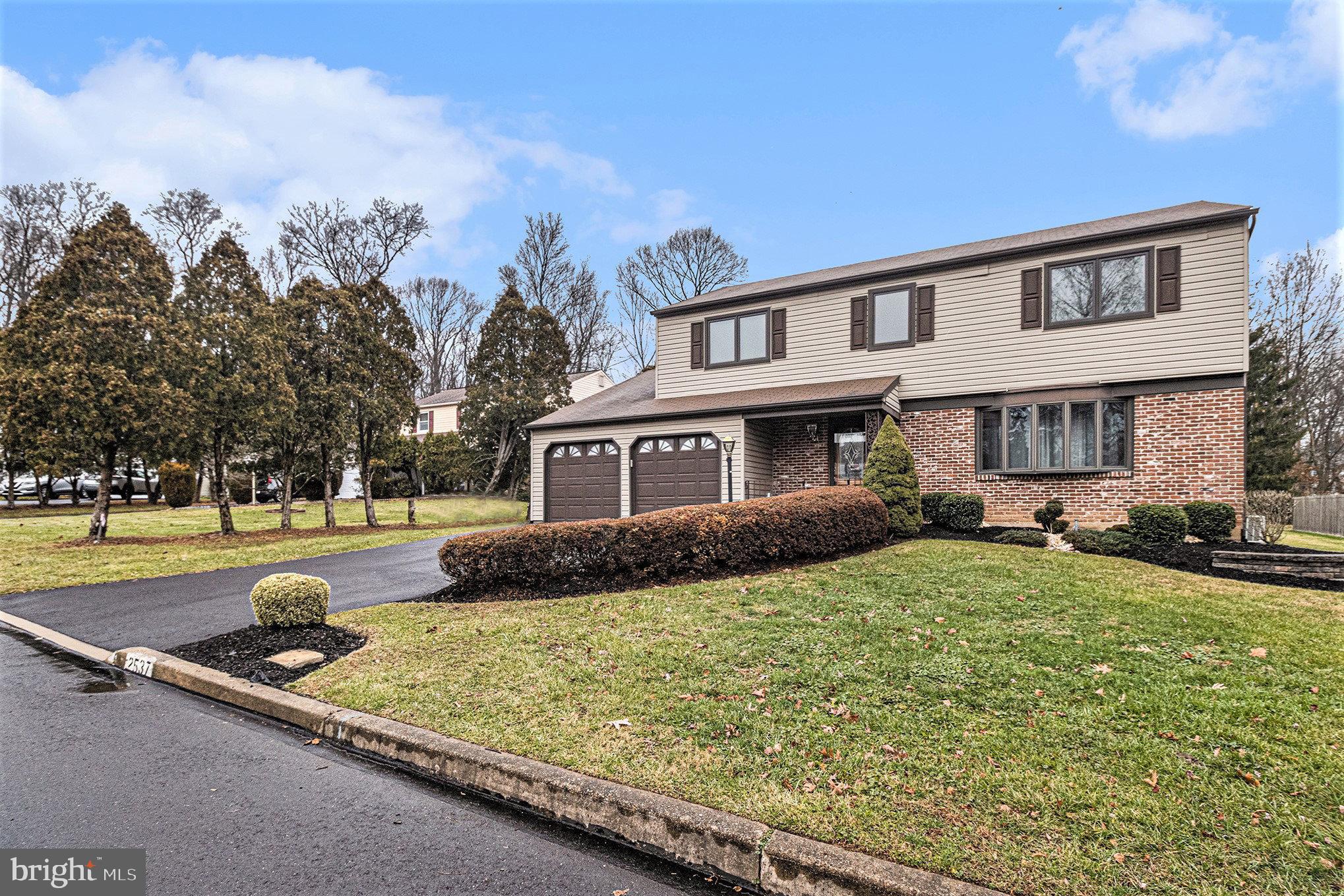 2537 Hamilton Court Warrington, PA 18976 - Photo 4 of 39 Front