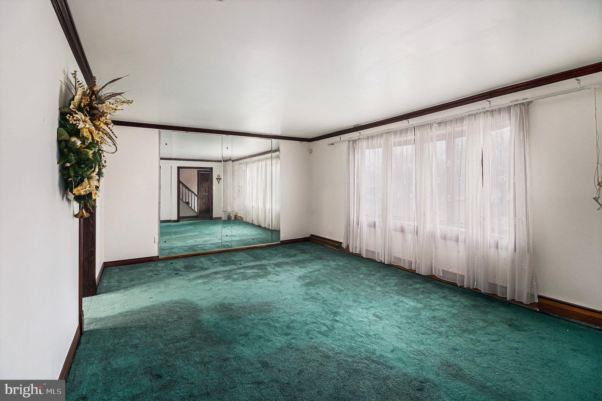 2537 Hamilton Court Warrington, PA 18976 - Photo 6 of 39 Living Room