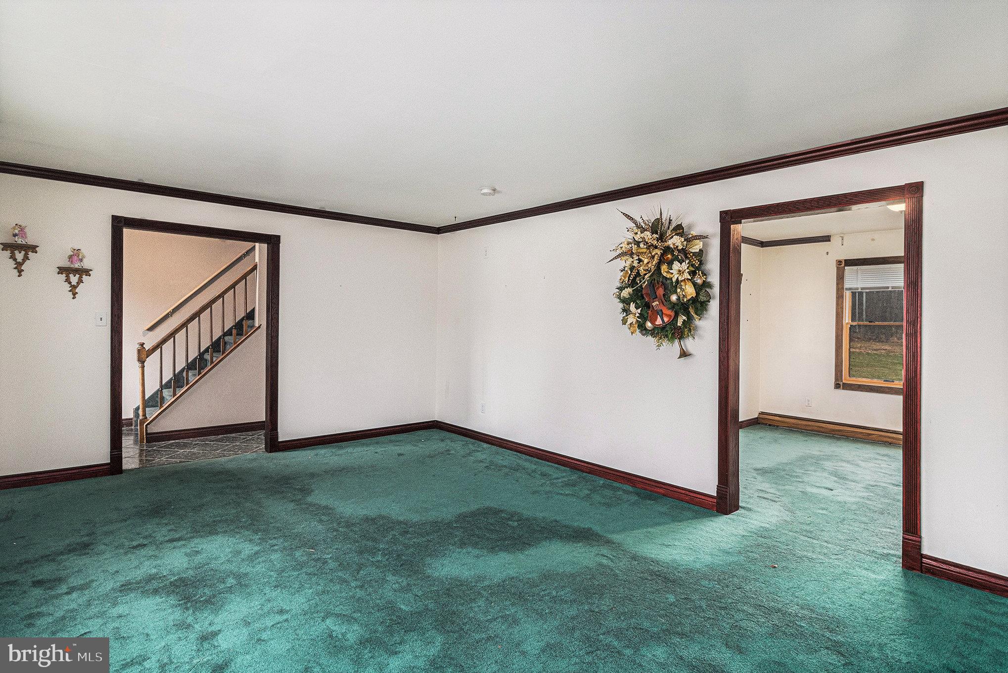 2537 Hamilton Court Warrington, PA 18976 - Photo 7 of 39 Living Room