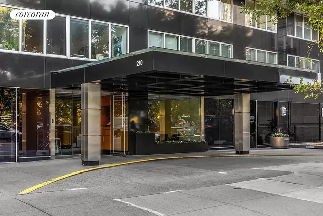 $5,950,000 | 210 Central Park South, Unit 17D | Central Park South