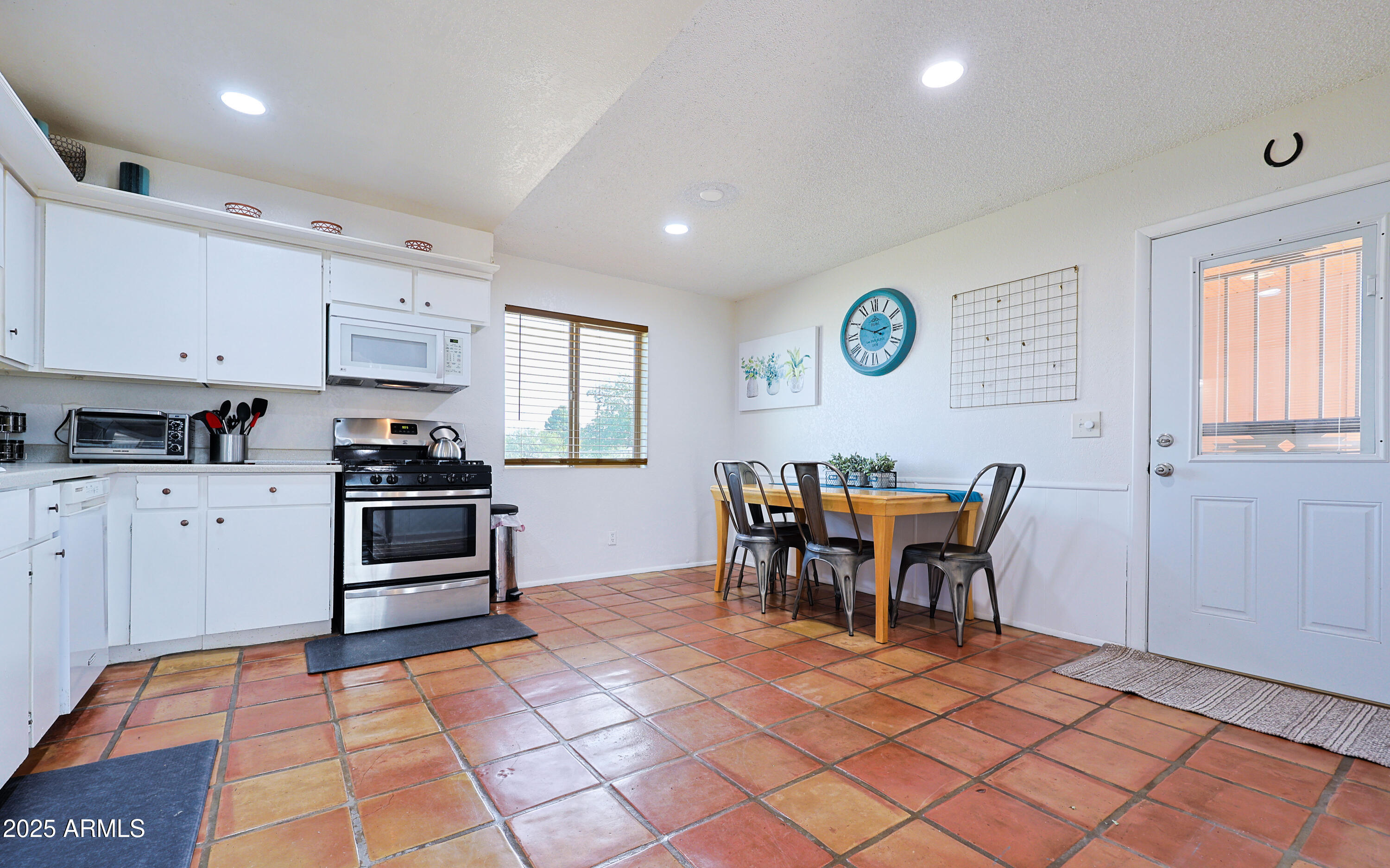 4321 East Gardner Road Sierra Vista, AZ 85650 - Photo 8 of 28 0M5A6357